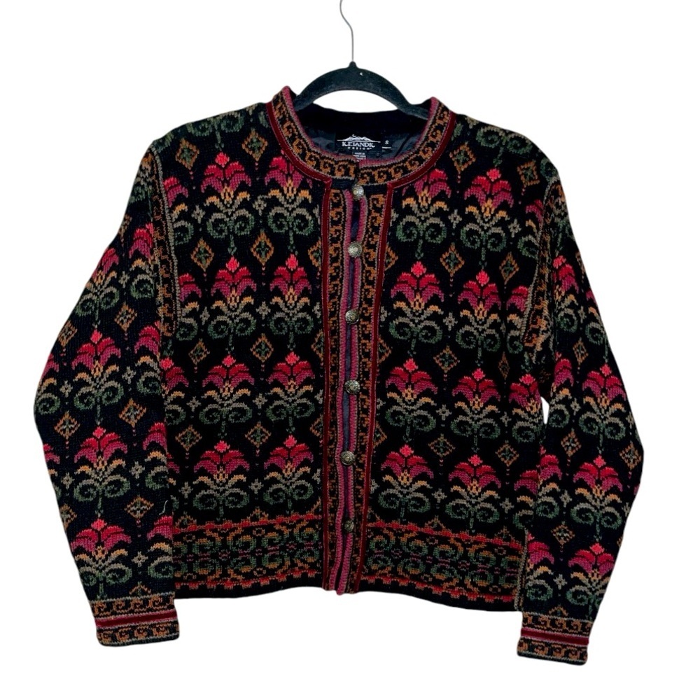 Icelandic Design Atlandia small lined cardigan sweater wool Nordic geometric